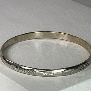 Vintage silver Mexico  bangle flowers leaves pattern